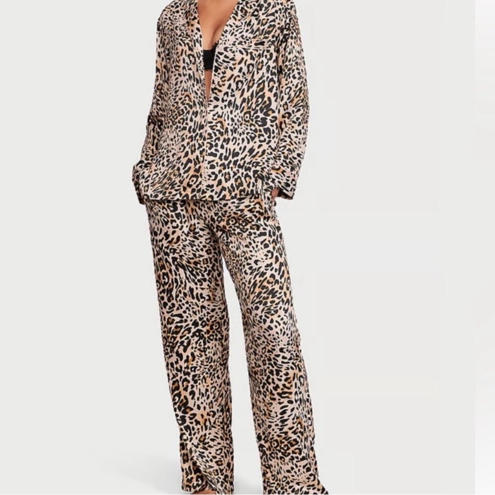 Victoria’s Secret Satin Long Pajama Set Wavy Leopard Print size Medium